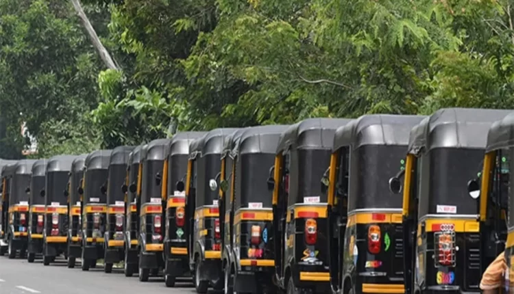 Do not protest against rickshaws, District Collector appeals to rickshaw pullers