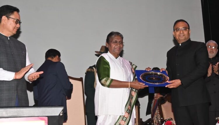 Collector of Pune Dr. Rajesh Deshmukh honored by President Draupadi Murmu