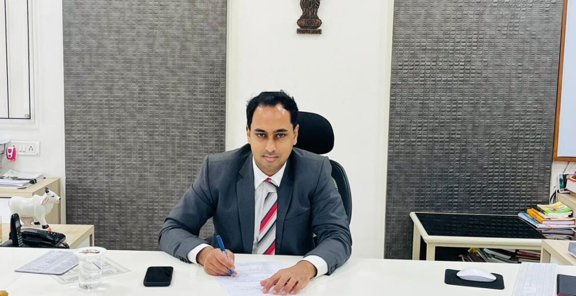 IAS Ayush Prasad assumed charge as Collector of Jalgaon 1