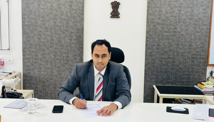 IAS Ayush Prasad assumed charge as Collector of Jalgaon 1