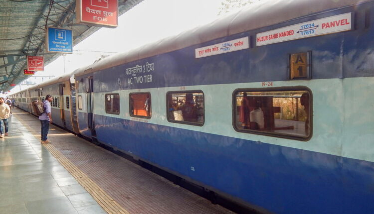 Panvel-Nanded Express stopped by passengers in Pune