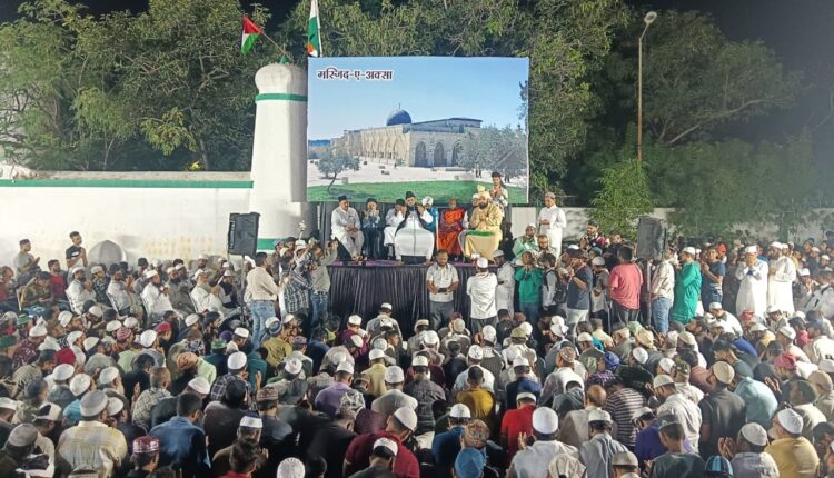 Prayers in Pune for peace on the battlefield